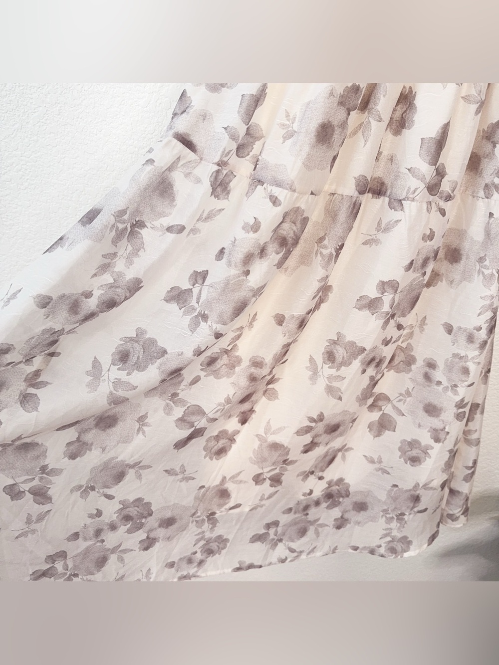 Moon River Chiffon Smocked Floral Midi Dress Off White Black $120 Small - Picture 4 of 6